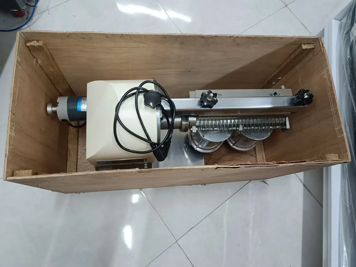 دستگاه چسب زن دو مخزن آدکوپ adkopp|ماشینآلات صنعتی|اندیشه, شهرک صدف|دیوار