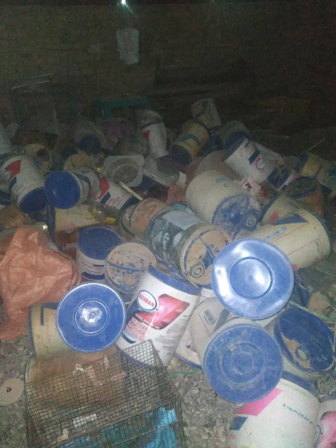 گالن به فروش می‌رسد|ظروف نگهدارنده، پلاستیکی، یک‌بارمصرف|زابل, |دیوار