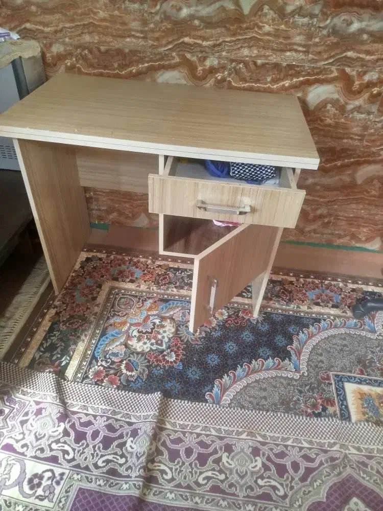 میزتحریر(کامپیوتر)|میز تحریر و کامپیوتر|میبد, |دیوار