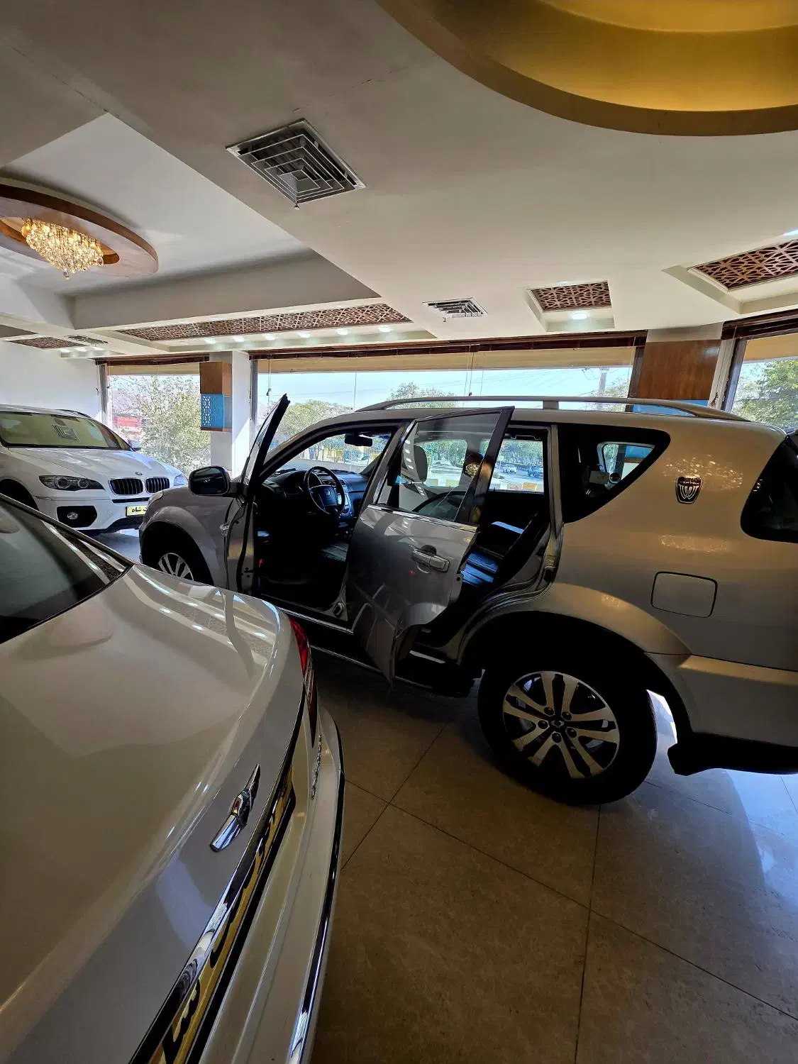 اجاره نمایشگاه ماشین بدون پول پیش|اجارهٔ مغازه و غرفه|اصفهان, بوستان کوهستانی صفه|دیوار