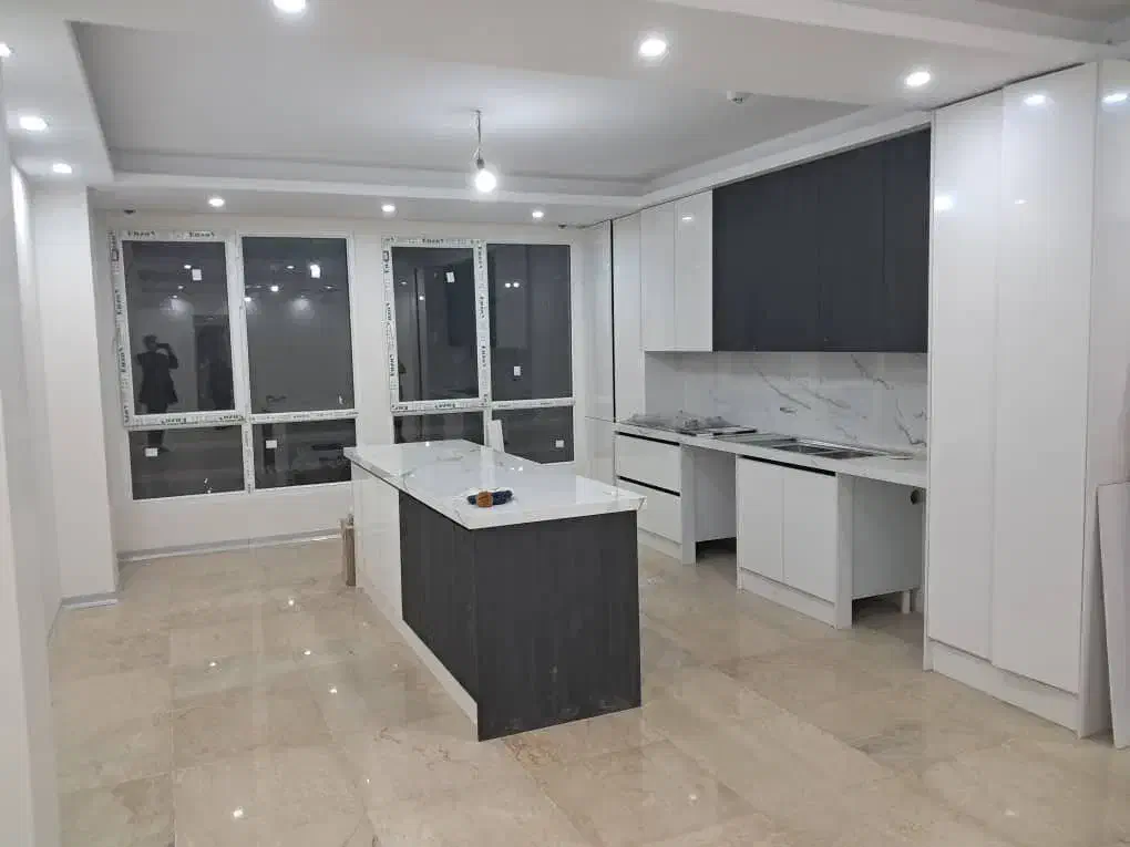 ۱۰۵متر نوساز فول امکانات سالن پرده خور