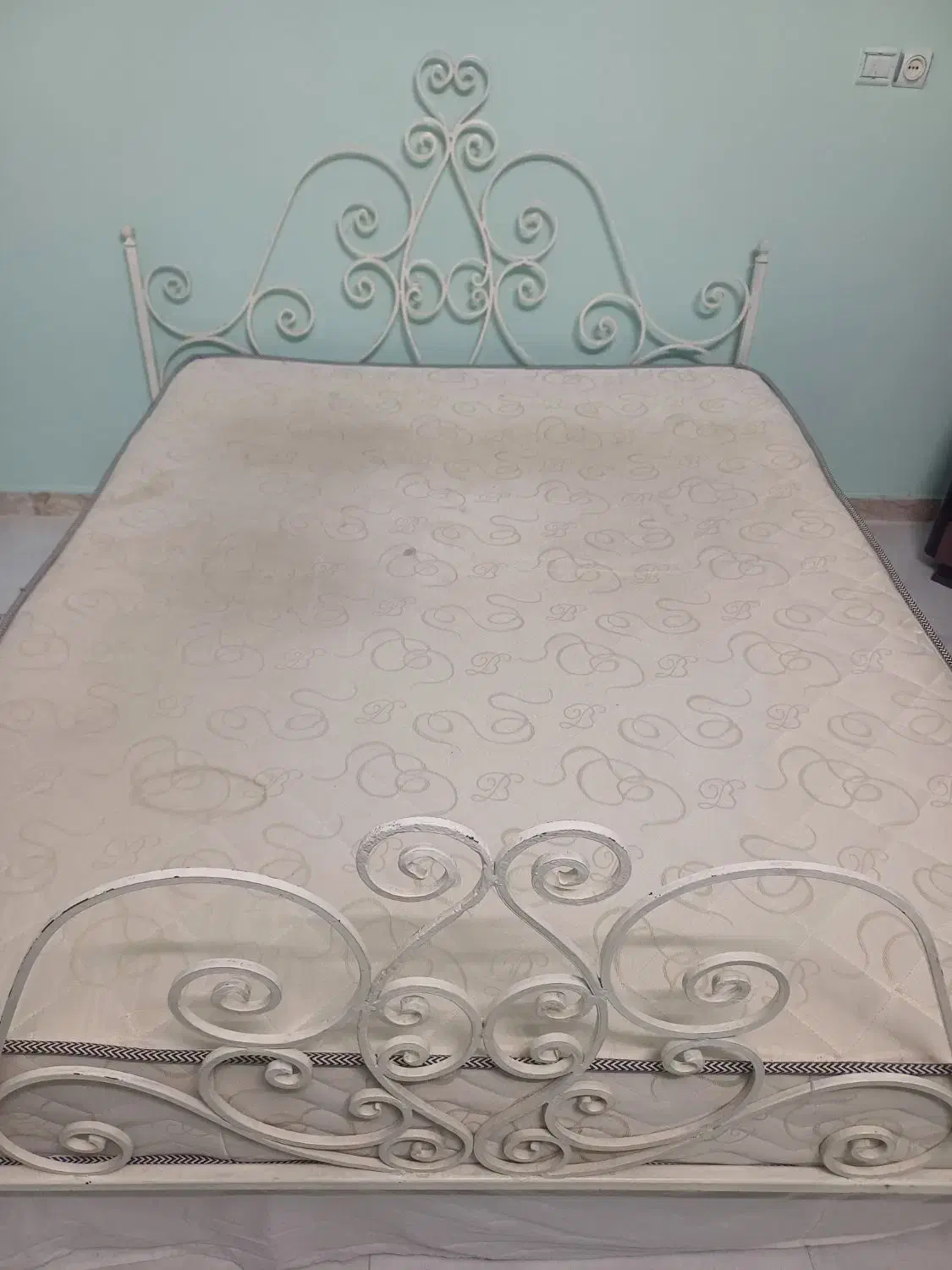 ساعت تزئینی طرح قو وتخت خواب فرفورژه|ساعت دیواری و تزئینی|نیشابور, کوی یغما|دیوار