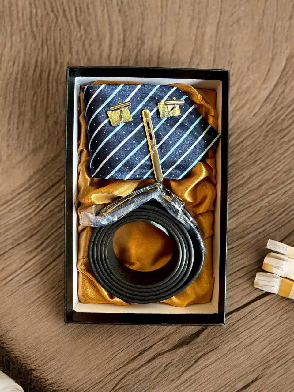 پک ولنتاین|کیف، کفش، کمربند|آفتاب, |دیوار