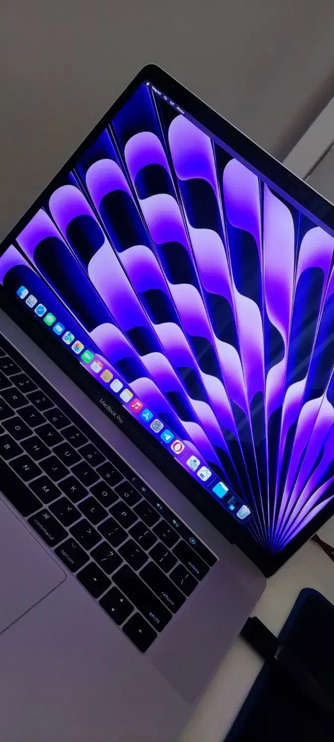 مک بوک پرو 2017 تاچ بار 15 اینچی|رایانه همراه|شیراز, گل سرخ|دیوار