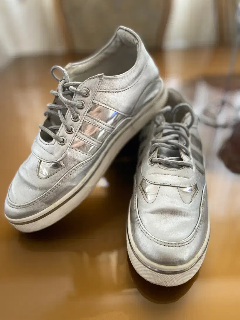 کتانی خارجی بسیارزیباسایز۳۸،۳۹|کیف، کفش، کمربند|قزوین, |دیوار