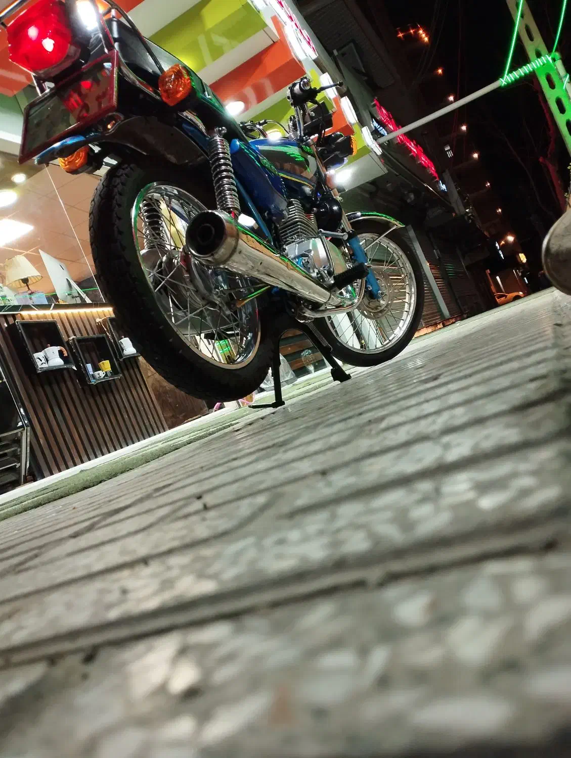 ساوین|موتورسیکلت|میانه, |دیوار