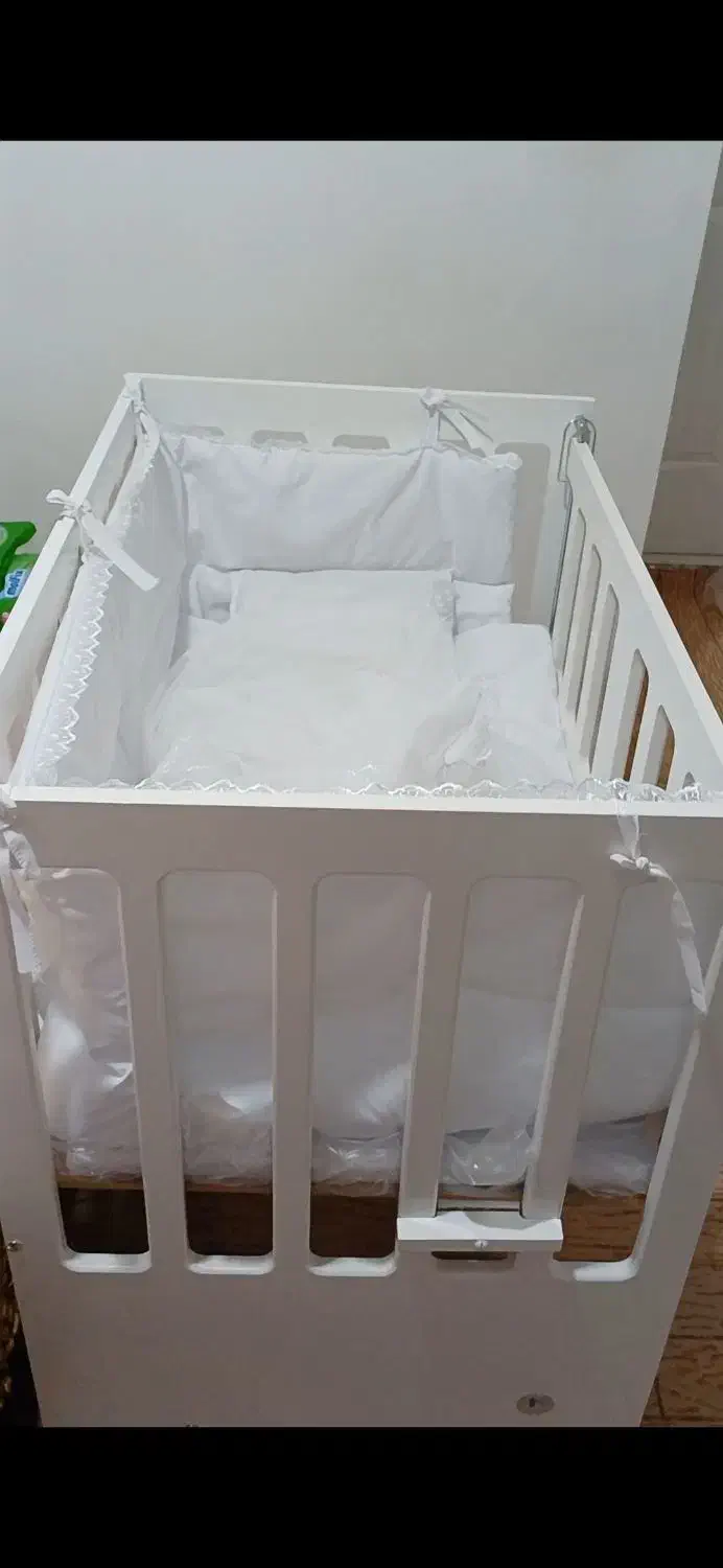 گهواره نوزاد|تخت و صندلی بچه|میانه, |دیوار