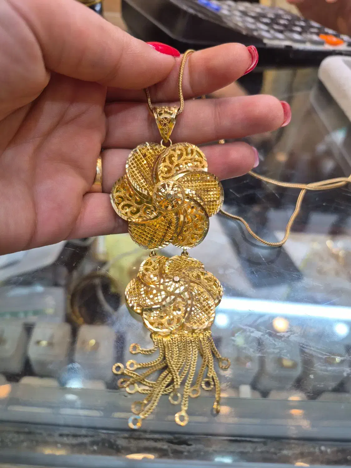 گردنبند|جواهرات|صدرا-فارس, فاز ۲|دیوار