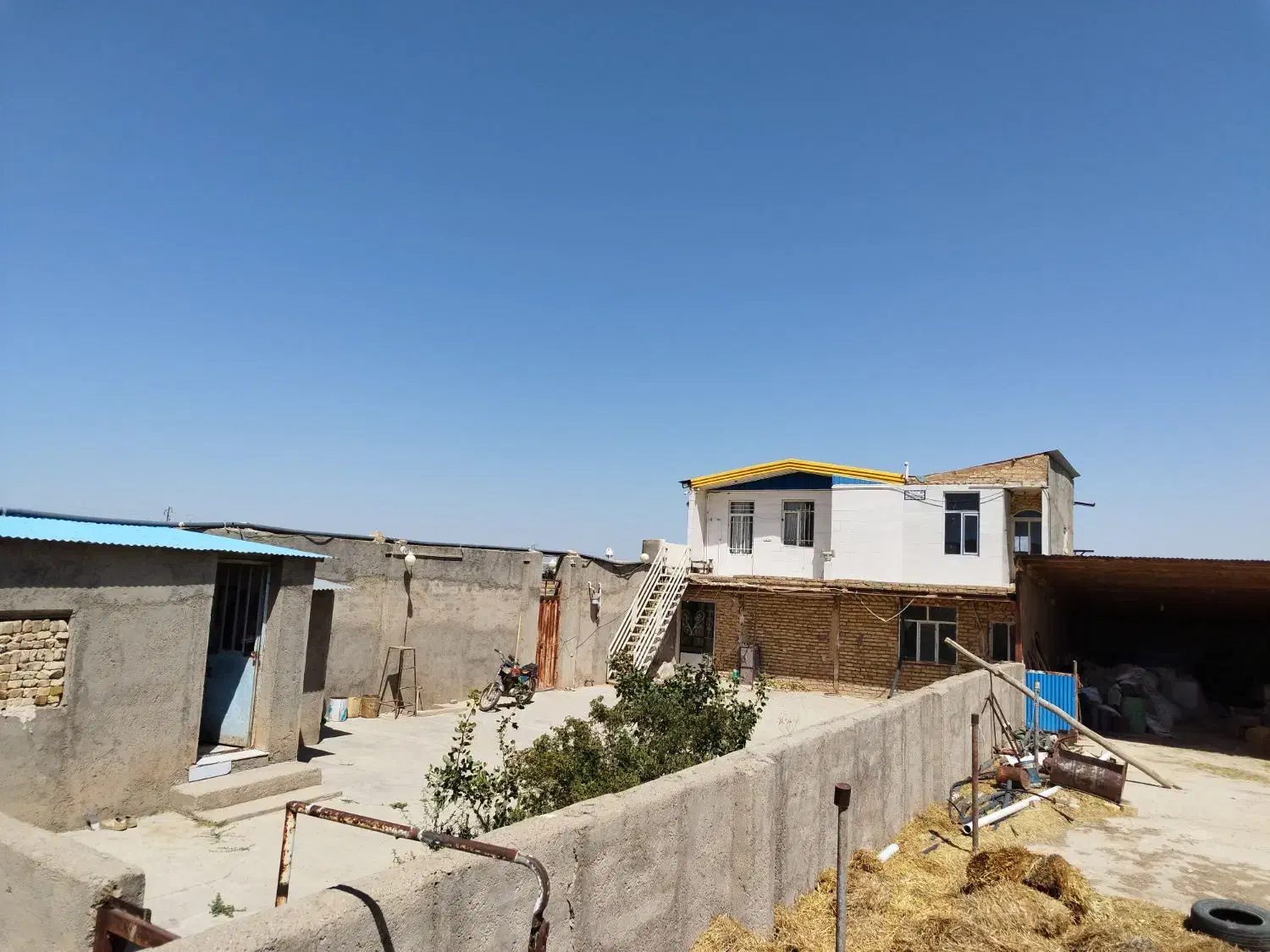 گاوداری صنعتی 104 راسی (امینی) بهر جاده اصلی|فروش دفتر صنعتی، کشاورزی، تجاری|دشتابی, |دیوار