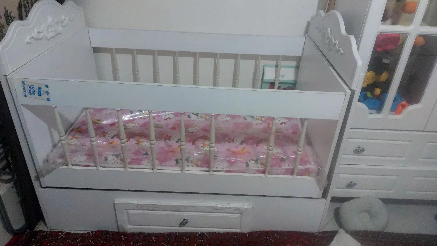 تخت|تخت و صندلی بچه|مشهد, رباط طرق|دیوار