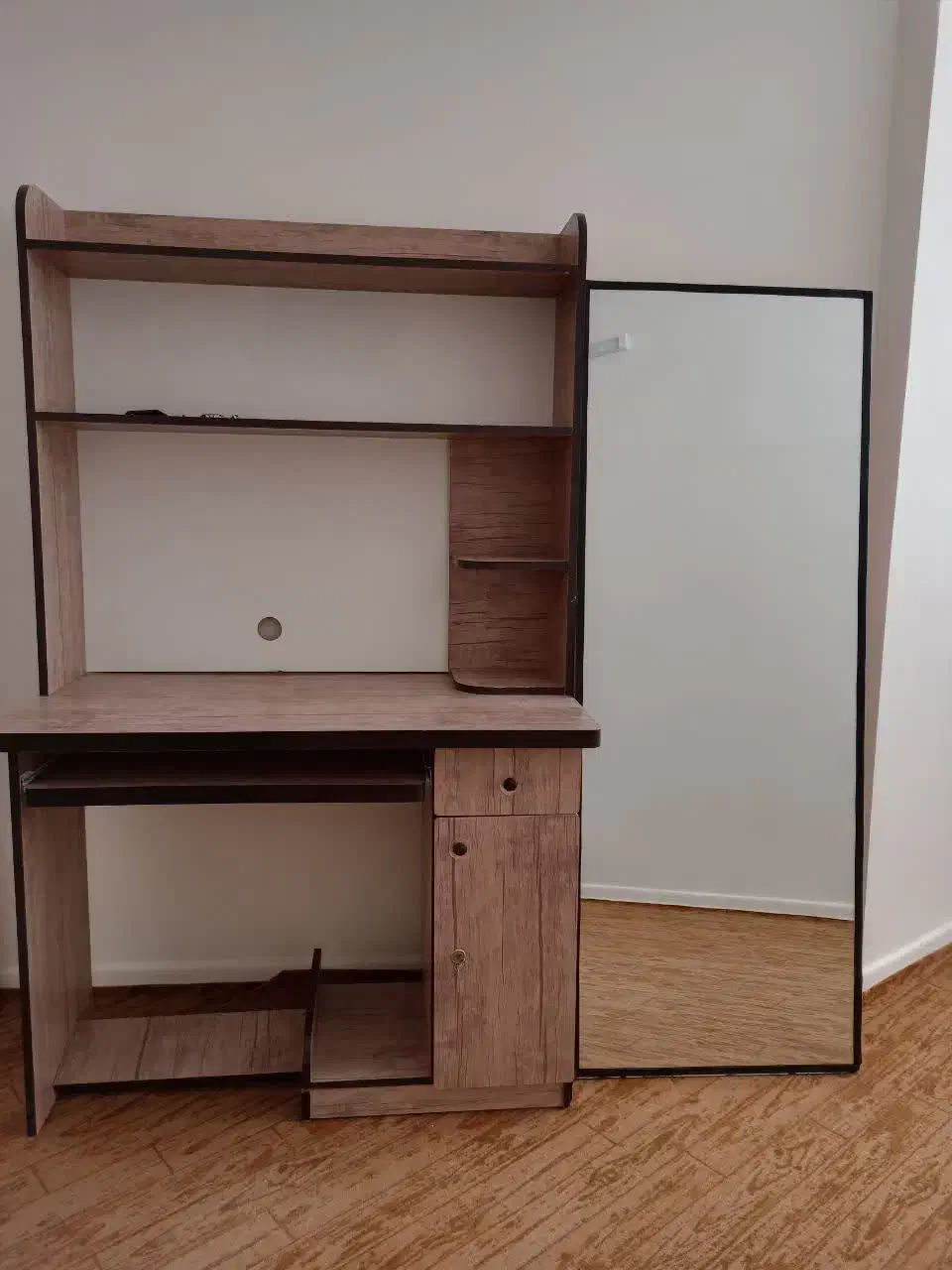 آینه و میز کامپیوتر|میز تحریر و کامپیوتر|سبزوار, عظیمیان|دیوار