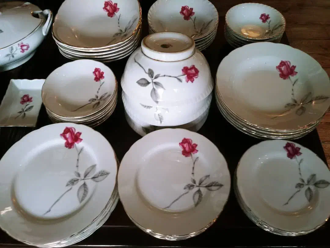 چینی قدیمی گل رز ژاپن|ظروف سرو و پذیرایی|یزد, |دیوار