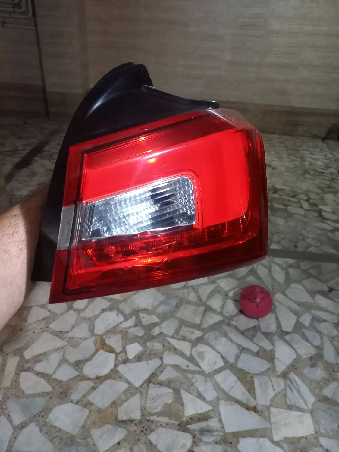 چراغ خطر عقب اریزو5|قطعات یدکی و لوازم جانبی|رشت, کوی بیانی|دیوار