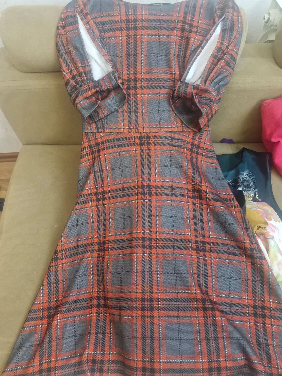 یک عدد دن مجلسی مناسب پائیز|لباس|تبریز, |دیوار