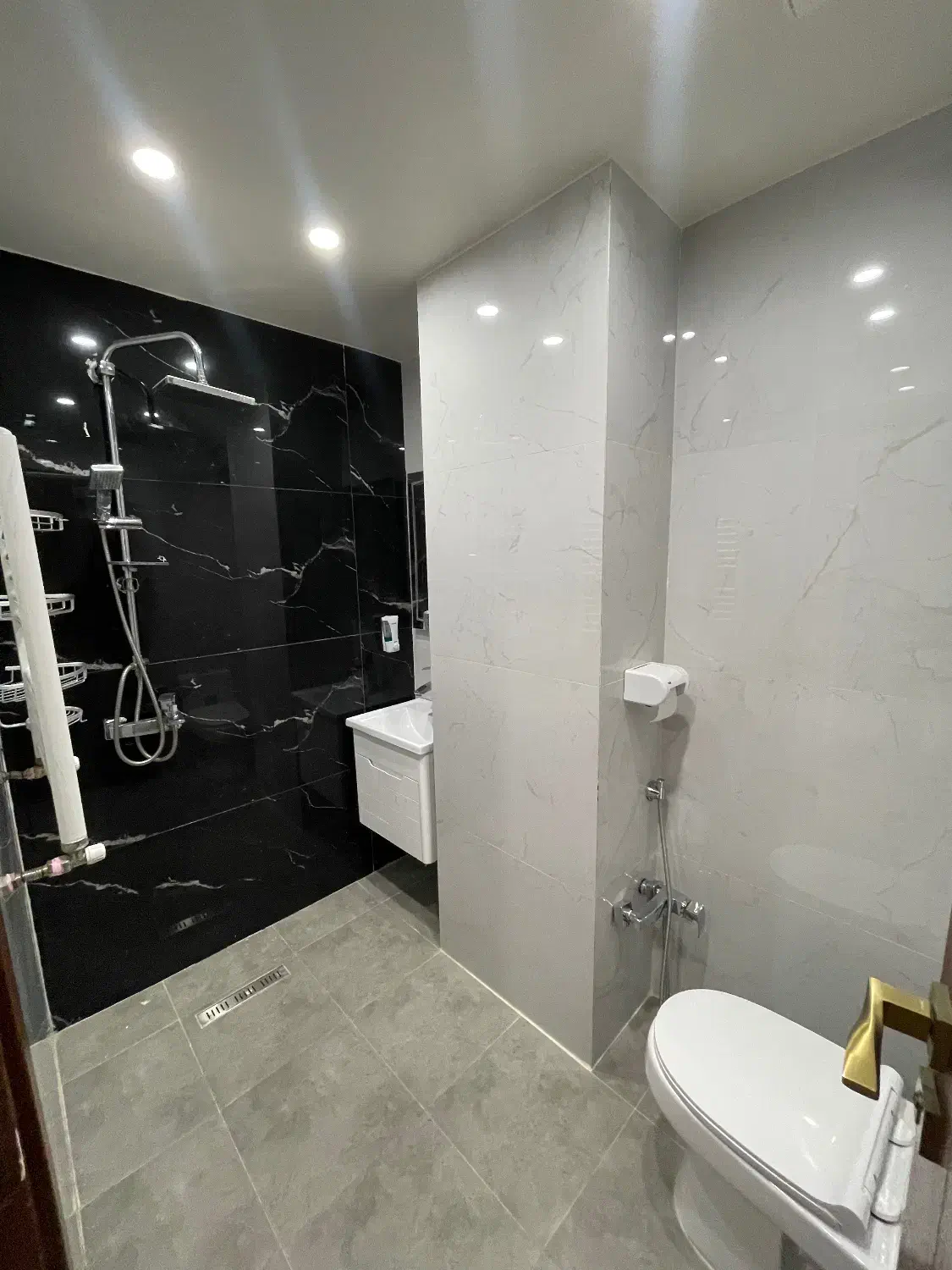 ۱۴۰متر۳خواب ۱خواب مستر نوساز شخصی ساز چیتگر کوهک