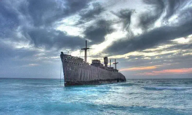 فصل سفر به کیش|تور و چارتر|اصفهان, باغ نگاره|دیوار