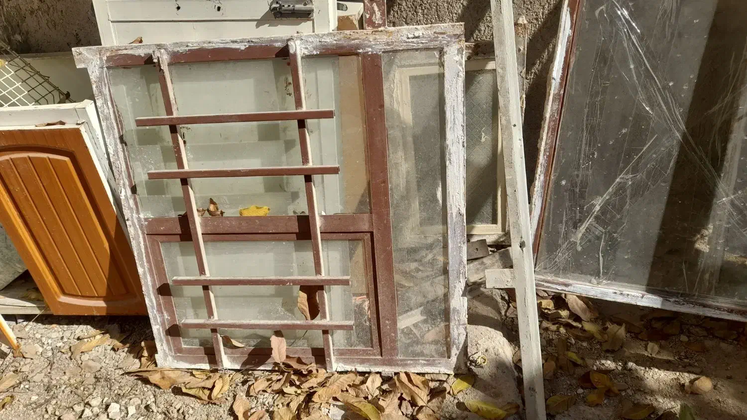 درب و پنجره|مصالح و تجهیزات ساختمان|نوبران, |دیوار