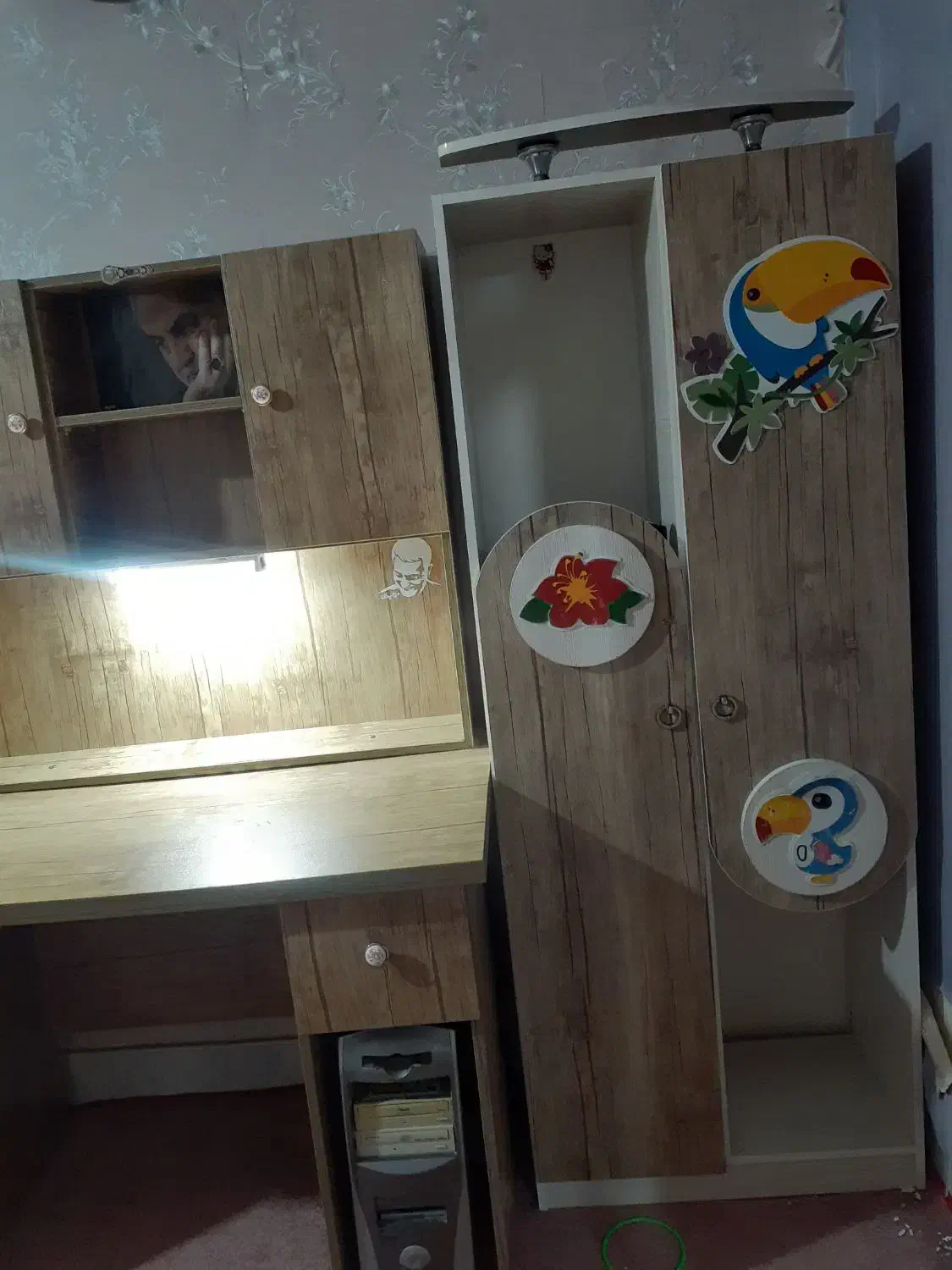 میز تحریر، تخت و کمد و فرش اتاق بچه|اسباب و اثاث بچه|تویسرکان, |دیوار