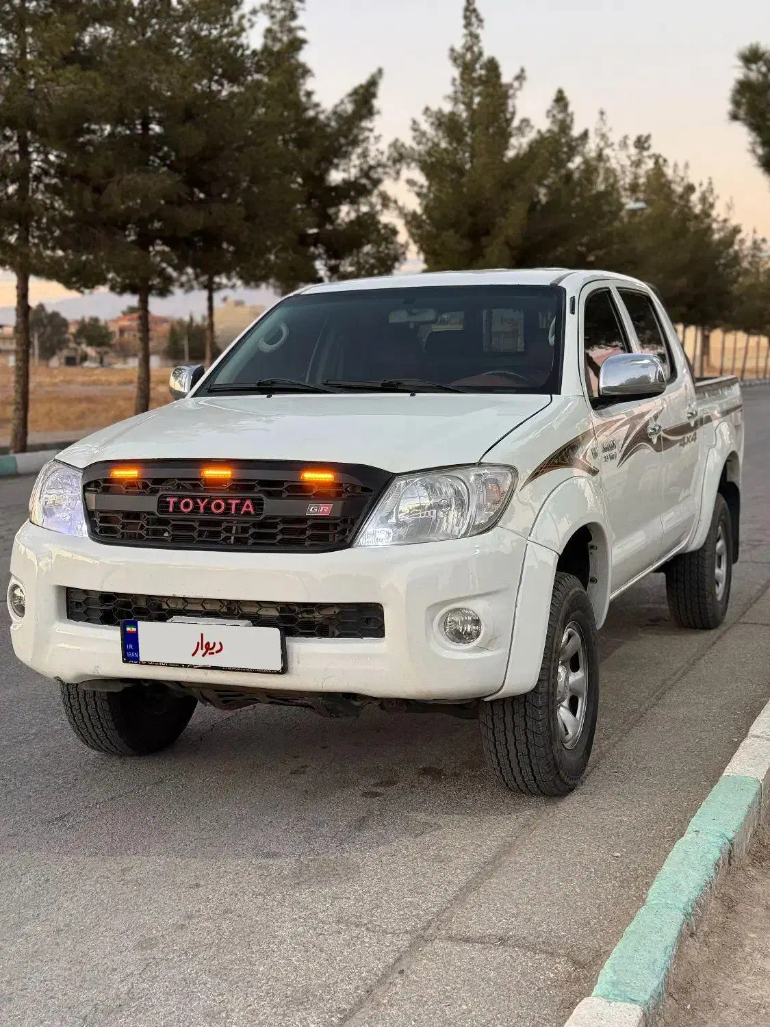 هایلوکس مدل ۲۰۱۱|خودرو سواری و وانت|کرمان, |دیوار