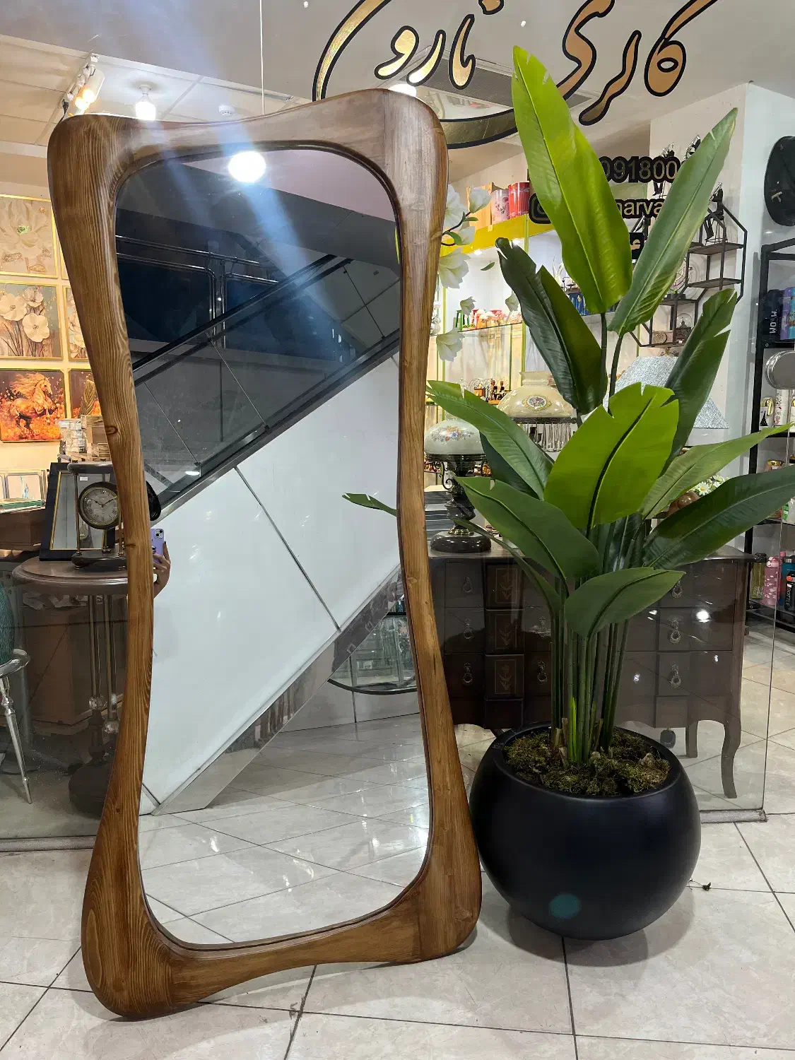 آینه دفرمه|آینه|اراک, |دیوار