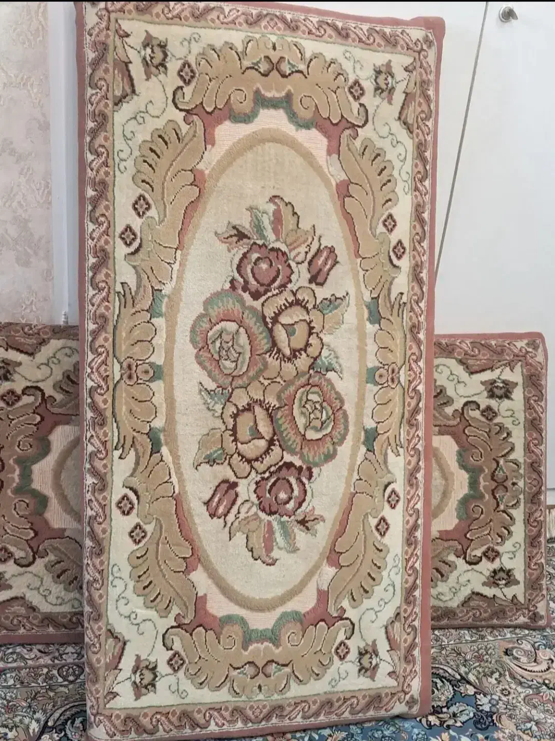 سه عدد پشتی ماشینی گل برجسته|پشتی|کرج, برغان|دیوار