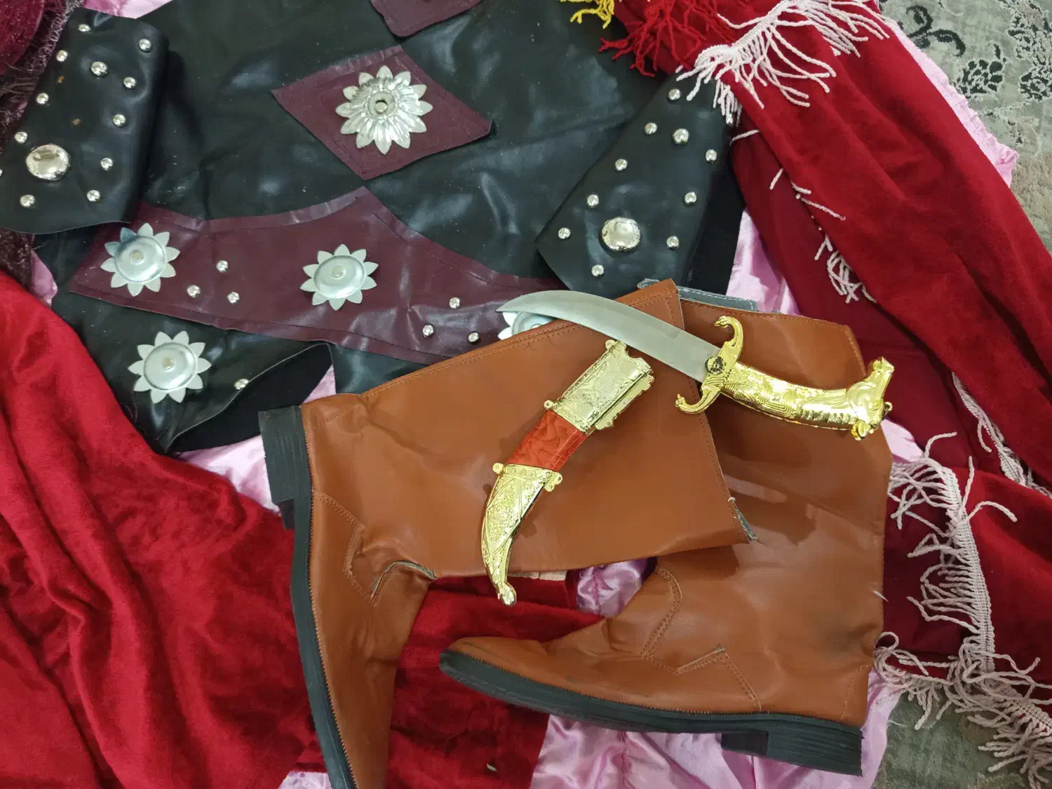 لوازم تعزیه|کلکسیون اشیاء عتیقه|میانه, |دیوار