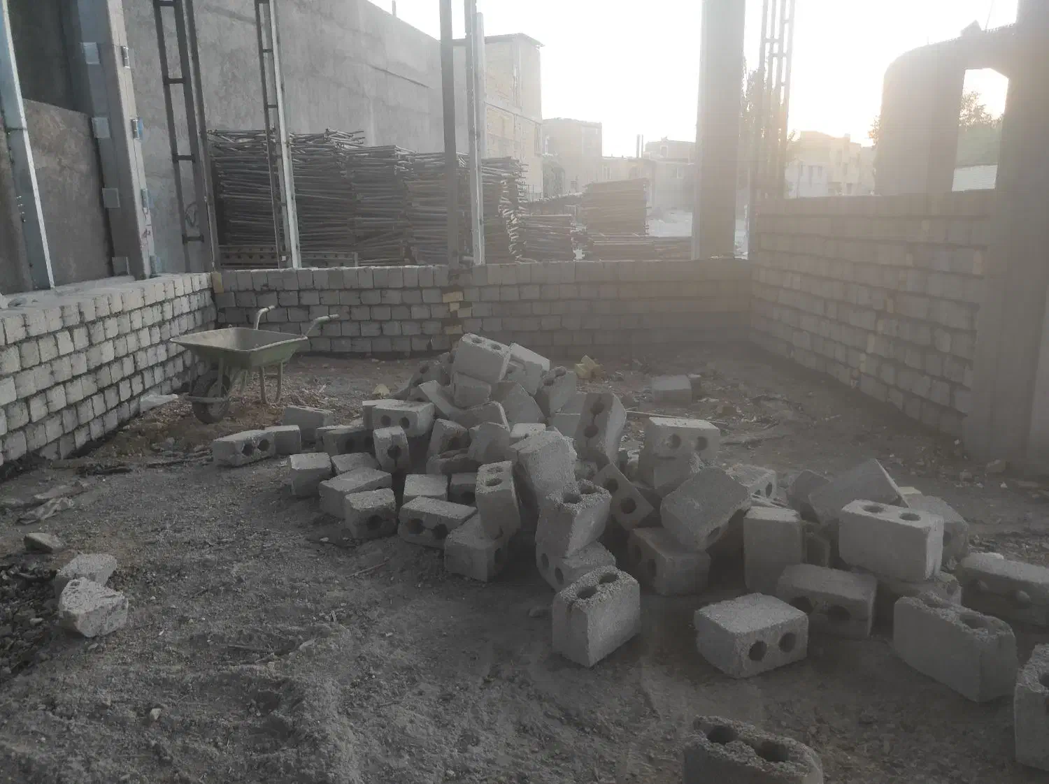 پلاستر(بشنه زنی)سیمان‌ سفید دیوارچینی|خدمات پیشه و مهارت|لنجان, |دیوار