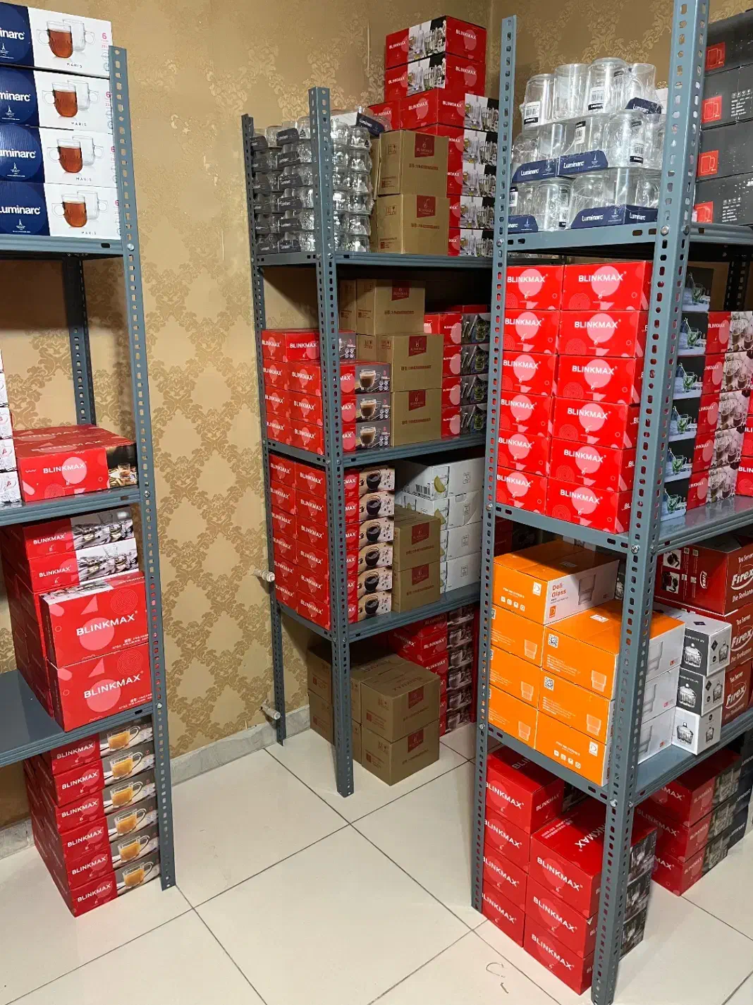 یک نفر نیروی کار خانم جهت کار در آنلاین شاپ|استخدام بازاریابی و فروش|تهران, حکیمیه|دیوار