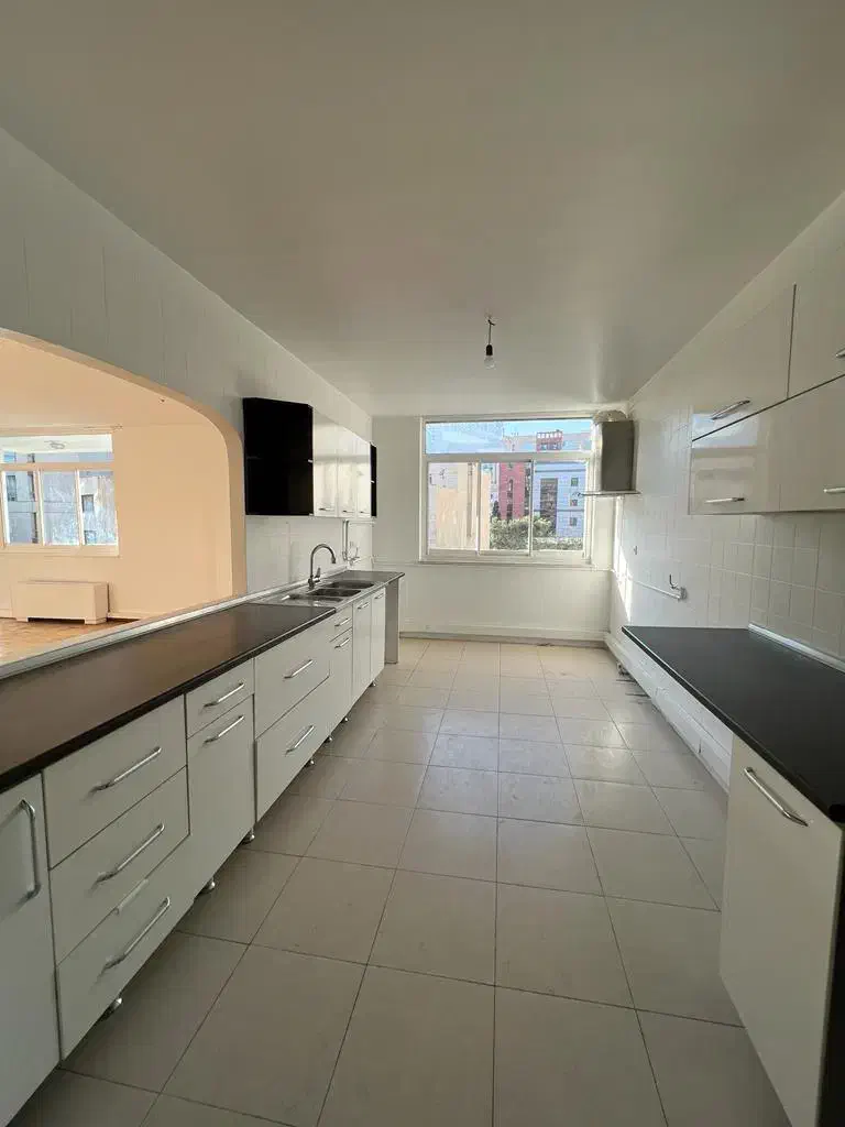 ۱۹۰ متر ۳ خوابه توانیر بر ولیعصر