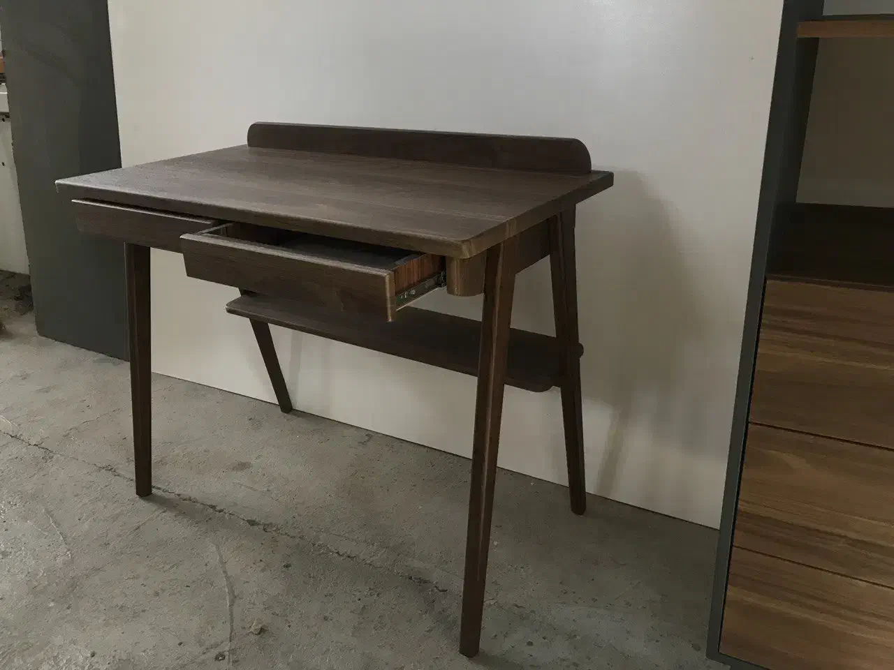 میز تحریر|میز تحریر و کامپیوتر|نظرآباد, نظرآباد|دیوار