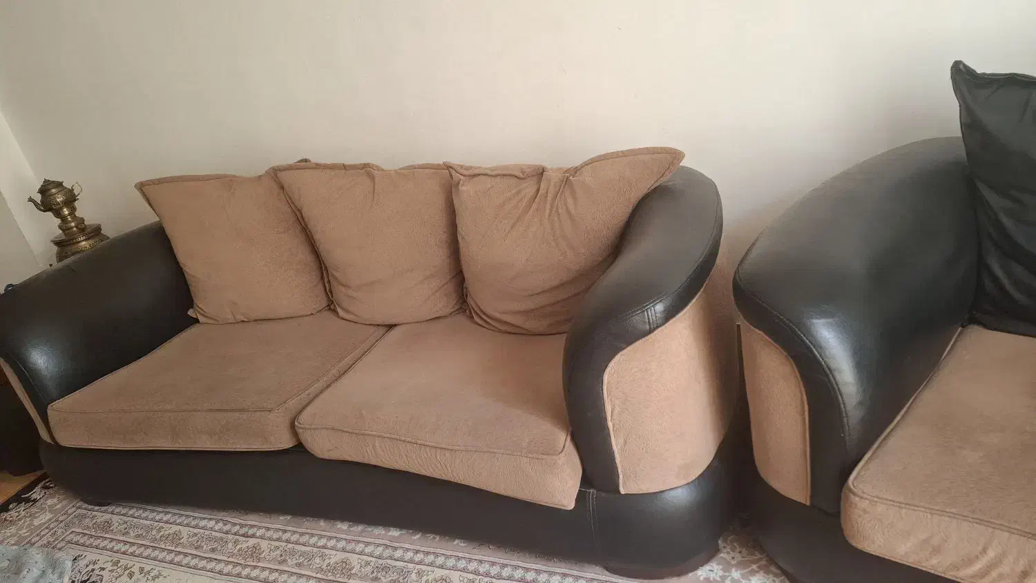 مبلمان چرم ۵نفره تمیز و شیک|مبلمان خانگی و میز عسلی|گنبد کاووس, |دیوار