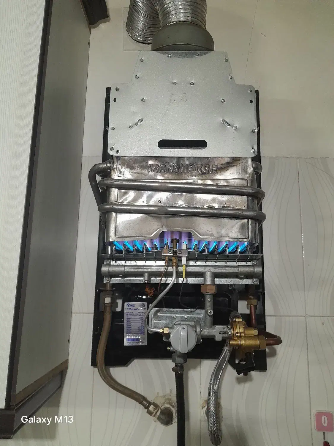 یک دستگاه آبگرمکن دیواری|آبگرمکن، پکیج، شوفاژ|محمدشهر, کوی بهار|دیوار