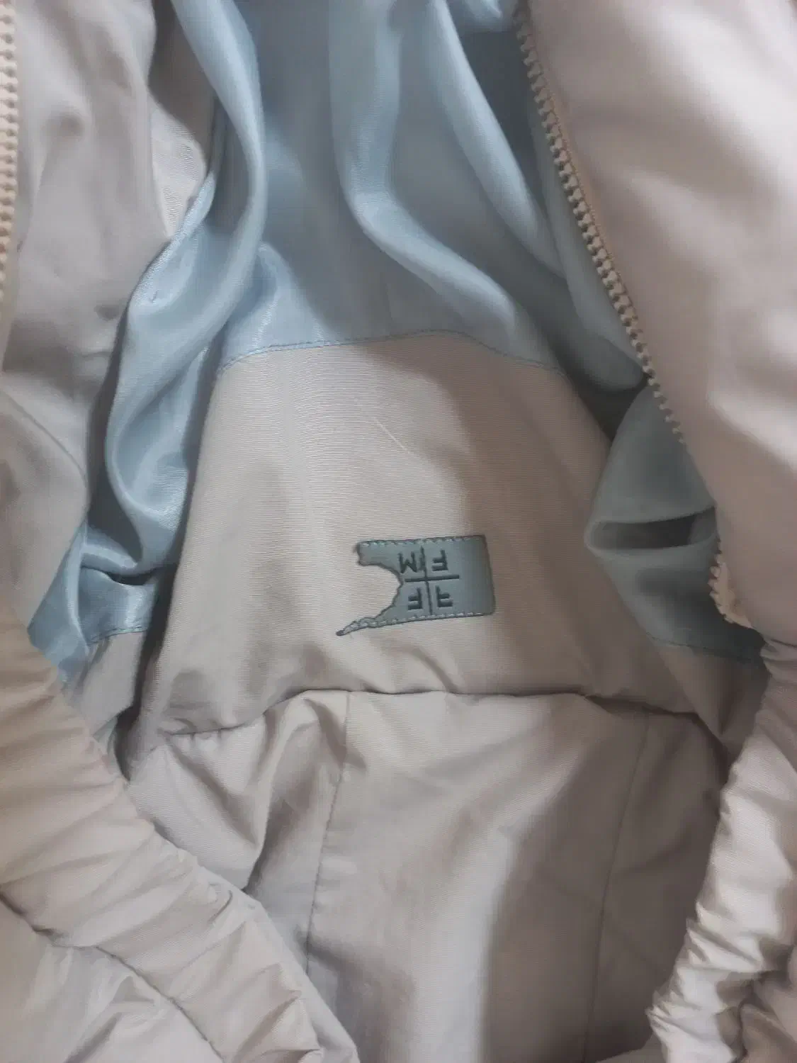 کاپشن|لباس|رشت, بازار|دیوار