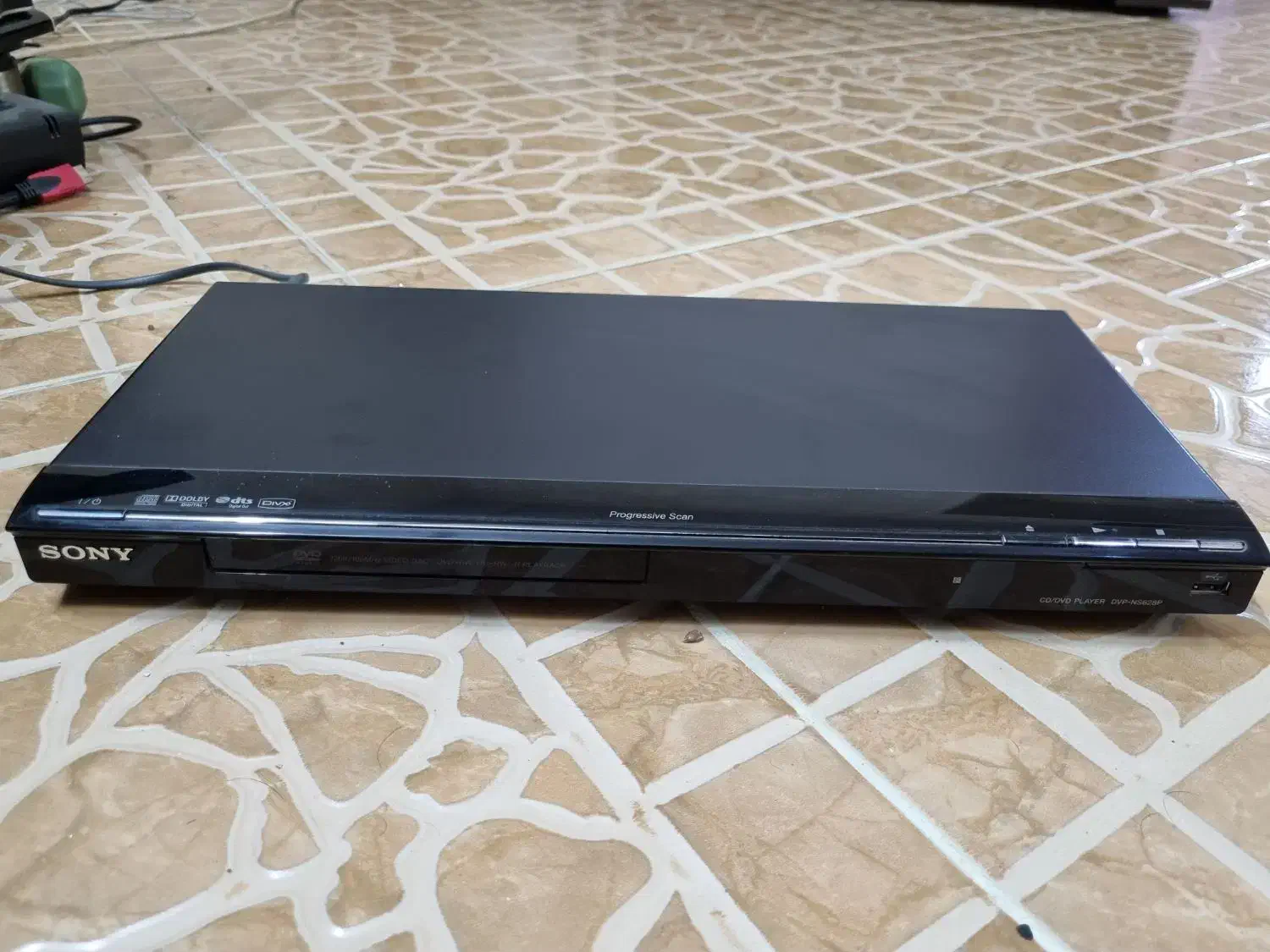 DVD Player روشن میشه، دیسک نمی‌خونه (برای تعمیر)|پخش‌کننده DVD و ویدیو|تهران, شهرک ولیعصر شمالی|دیوار