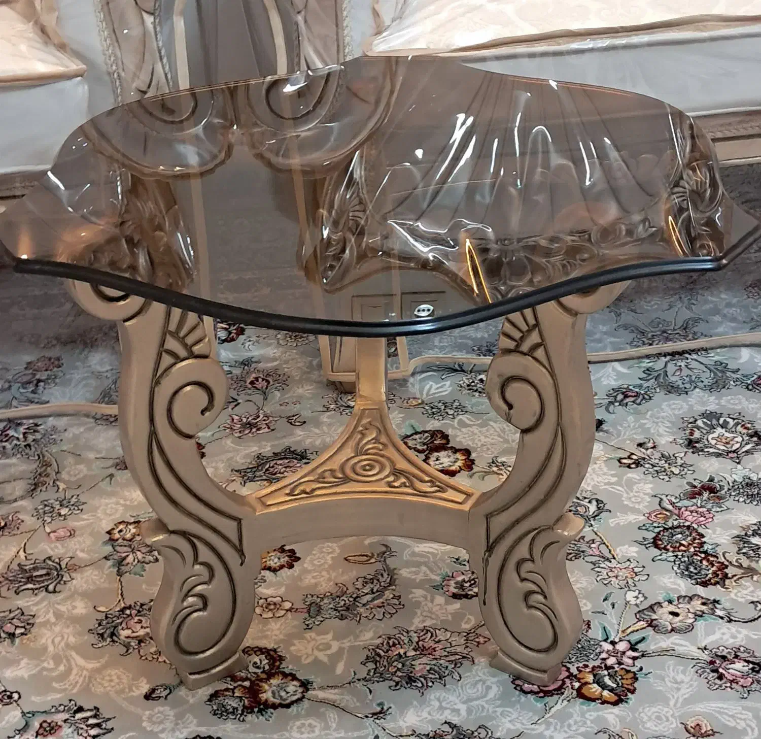 مبل ۹ نفره  میز نهارخوری  ۴ نفره ویترین دکور شیشه|مبلمان خانگی و میز عسلی|اصفهان, گرکان|دیوار