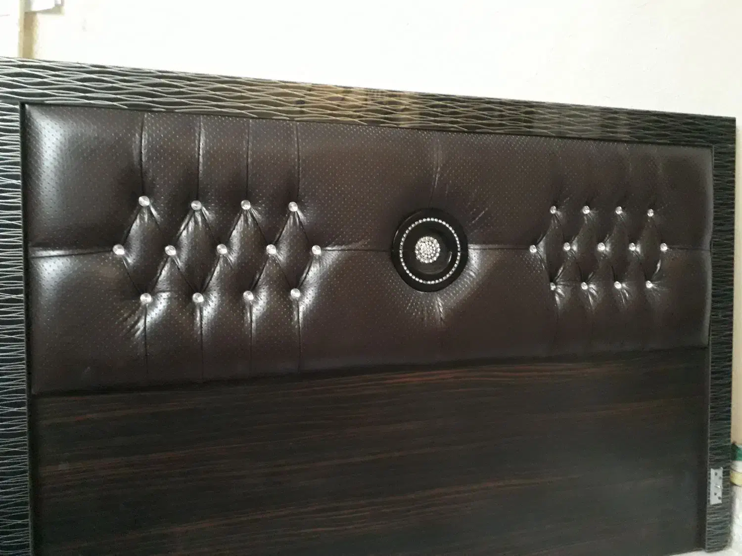 تخت خواب دونفره در حد نو|تخت و سرویس خواب|جهرم, |دیوار