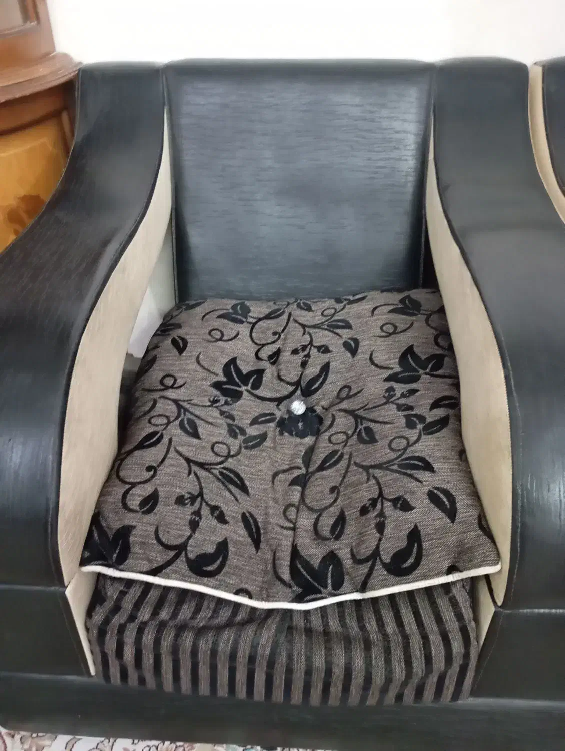 مبل چرم|مبلمان خانگی و میز عسلی|قم, شهدا|دیوار