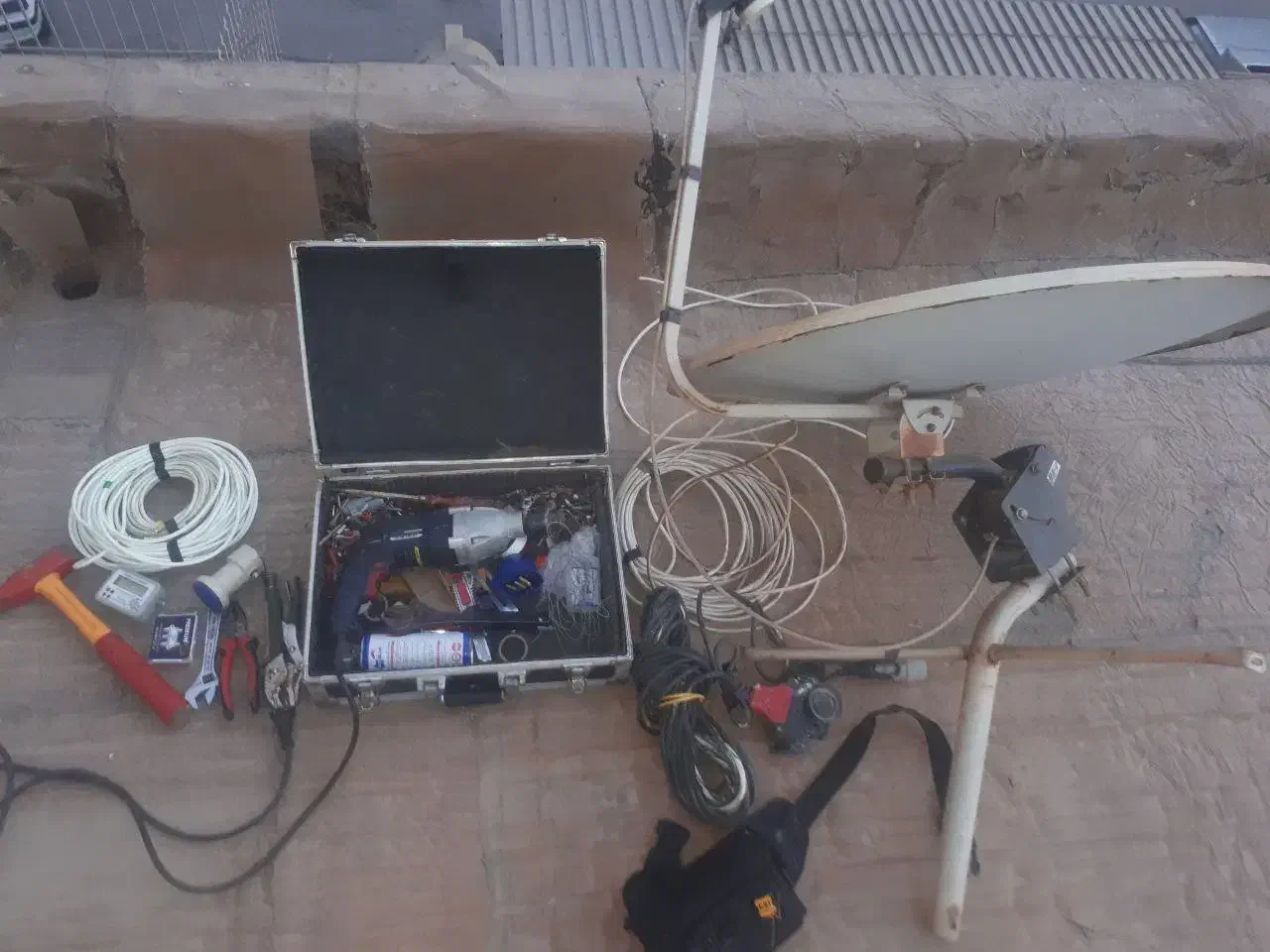 نصاب نصب انتن ثابت و گردون حرفه ای با تجهیزات دقیق|خدمات پیشه و مهارت|اهواز, پادادشهر|دیوار