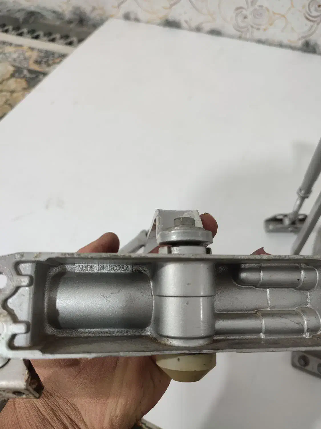 جک آرام بند کره‌ای|ابزارآلات|مشهد, نیزه|دیوار