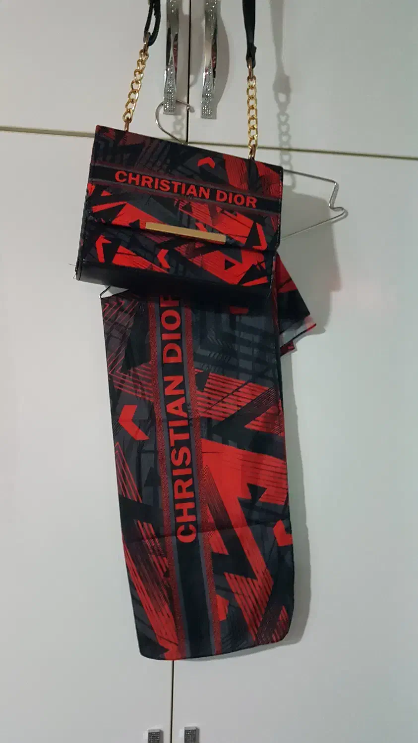 لباس زنانه|لباس|نقده, |دیوار