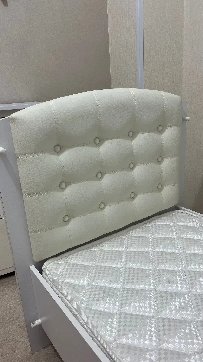 تخت خواب کودک کاملا نو|تخت و سرویس خواب|رشت, باهنر|دیوار