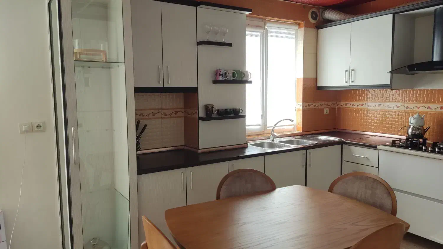 کابینت ترک، بدنه فلز سالم|آب‌چکان و نظم‌دهنده ظروف|سنندج, |دیوار