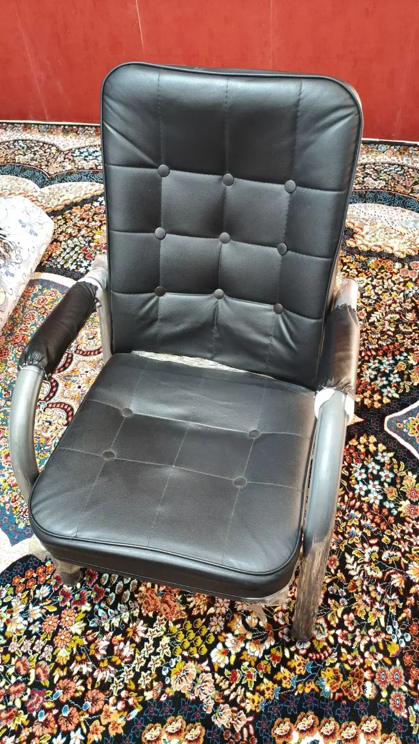 صندلی کاملا سالم بدون زدگی نو نو|صندلی و نیمکت|ایلام, |دیوار