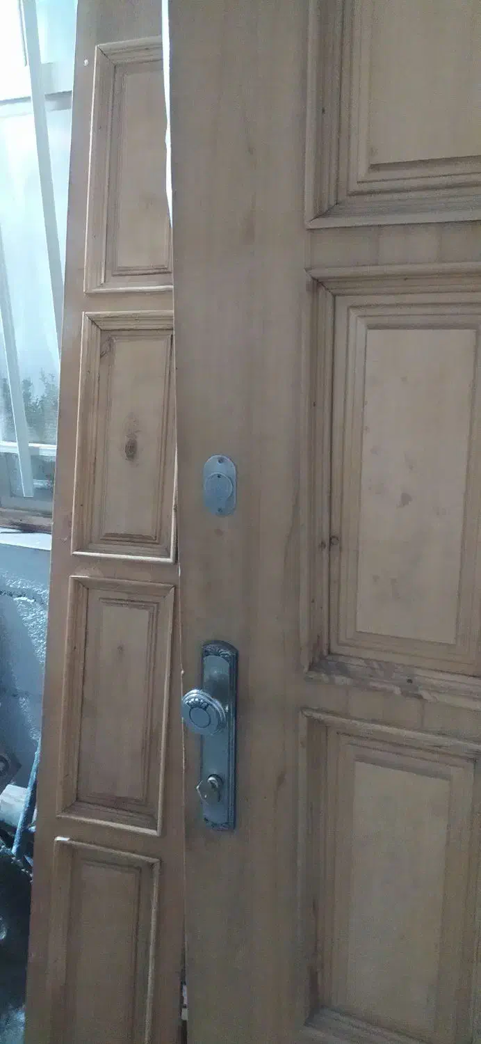 درب چوبی تمیز دولنگه|مصالح و تجهیزات ساختمان|اصفهان, لیمجیر|دیوار