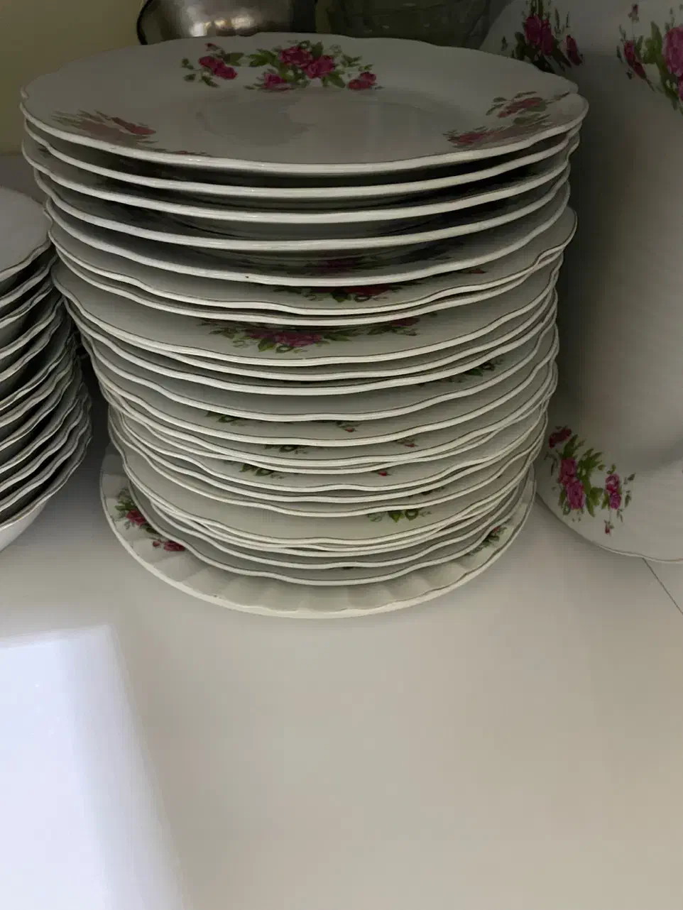 سرویس چینی گل سرخ|ظروف سرو و پذیرایی|سرپل ذهاب, |دیوار