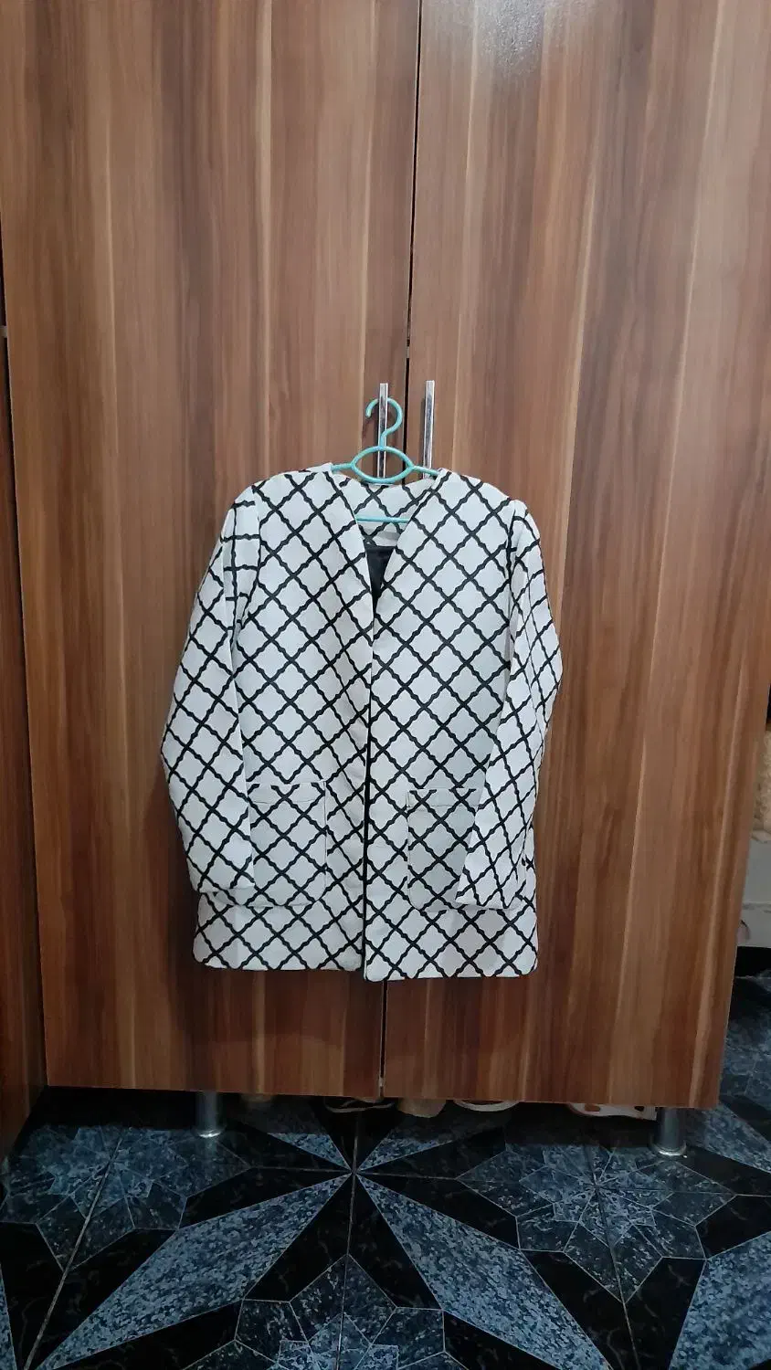 چند مدل کت نو و در حد نو و چند عدد شلوار|لباس|ساری, |دیوار