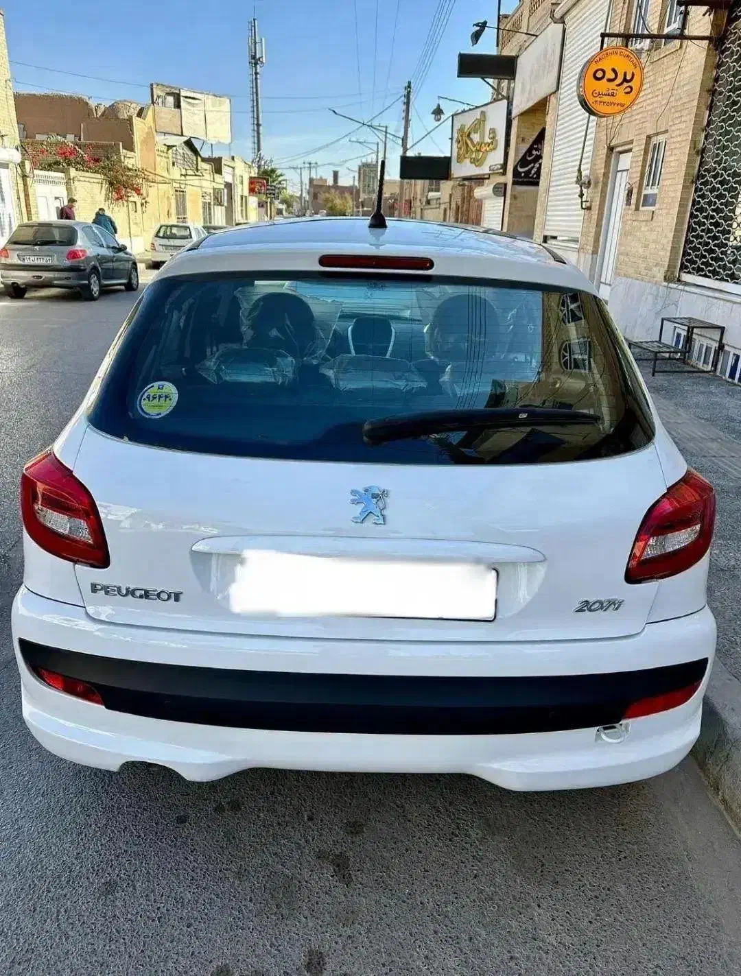 پژو 207 دستی سقف شیشه ای ارتقا یافته|خودرو سواری و وانت|یزد, |دیوار