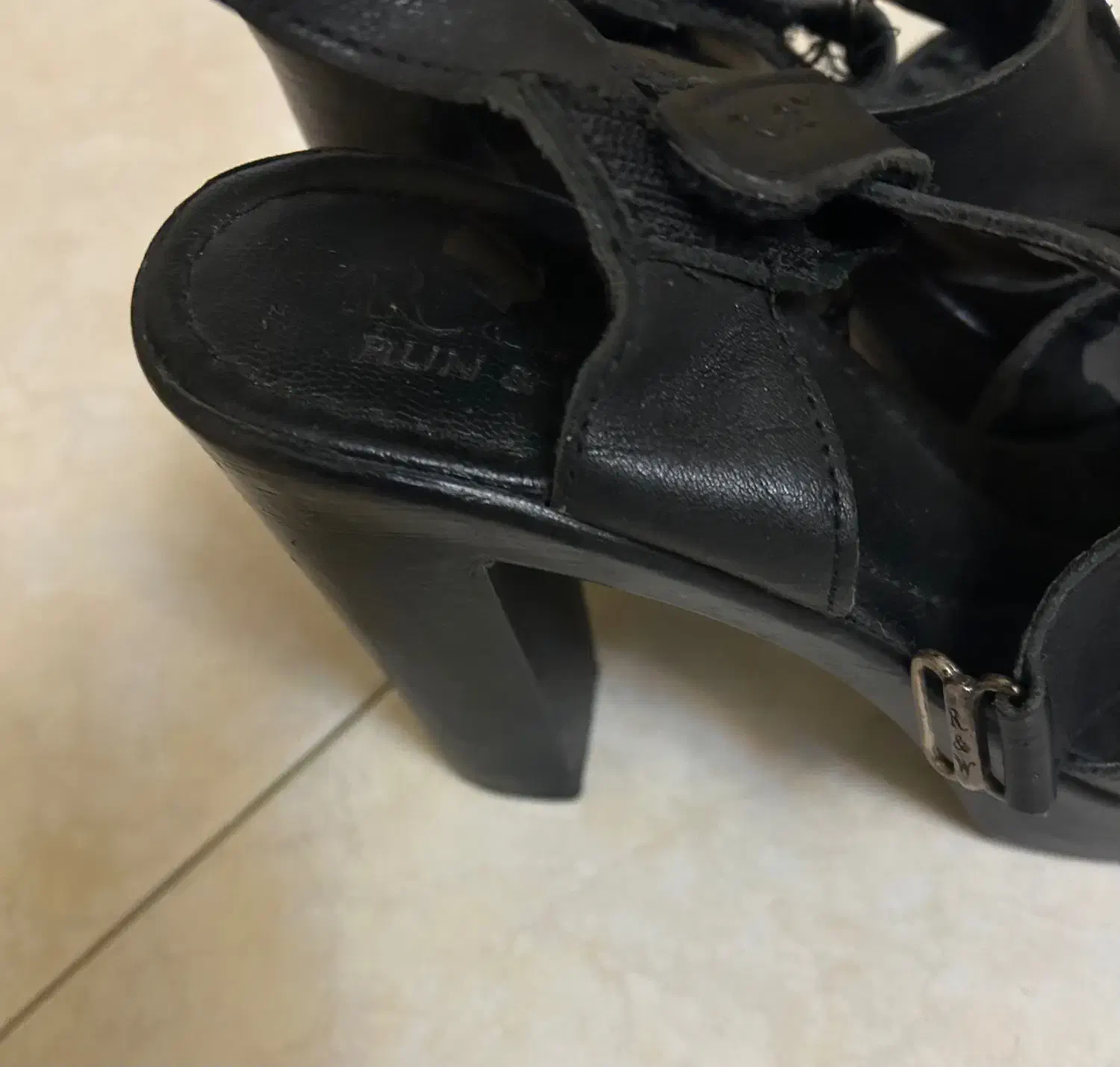 کفش چرم اصل برند run&walk|کیف، کفش، کمربند|تهران, مینی‌سیتی (شهرک نفت)|دیوار