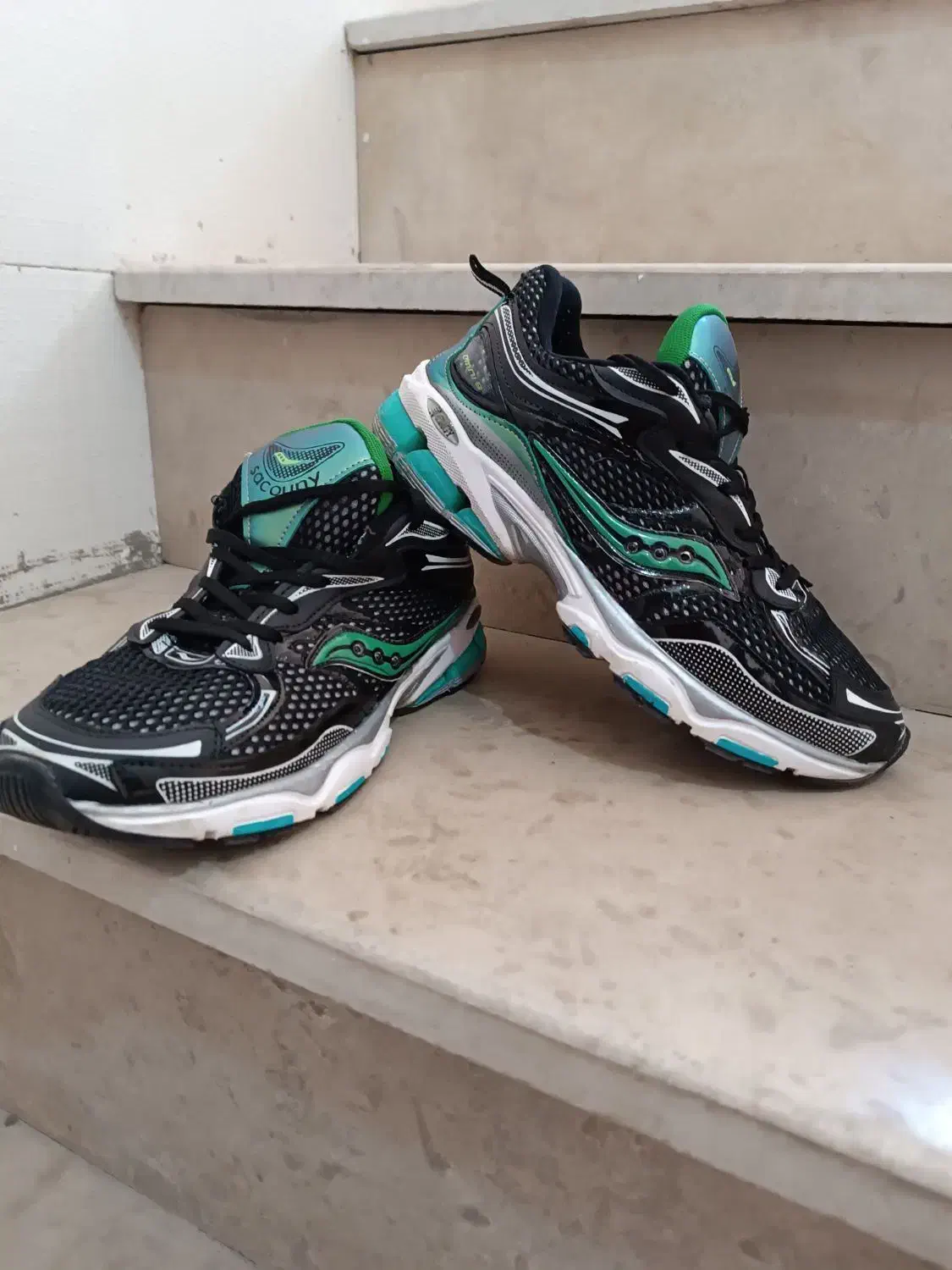 کفش ورزشی ساکونی سایز 42|کیف، کفش، کمربند|اهواز, شریعتی جنوبی|دیوار