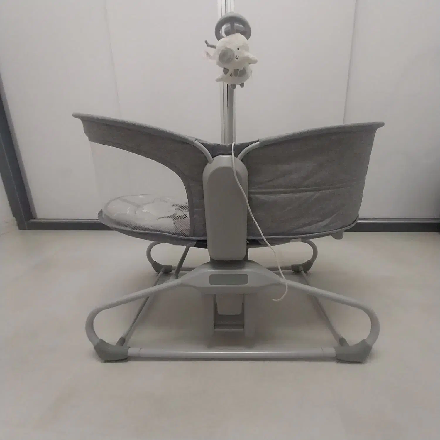 گهواره برقی|اسباب و اثاث بچه|نهاوند, |دیوار